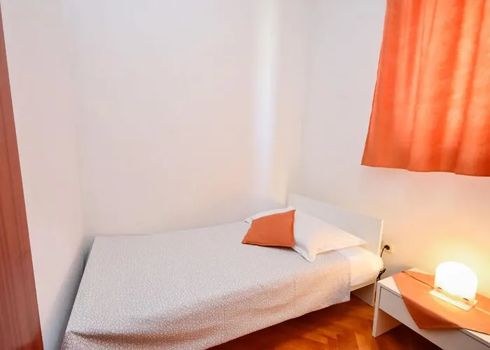 公寓 Lucija-1 By Interhome